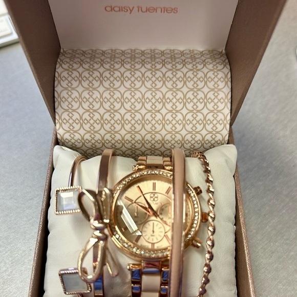 Daisy Fuentes Rose Gold Watch and Bangle Bracelet Set - Picture 3 of 6
